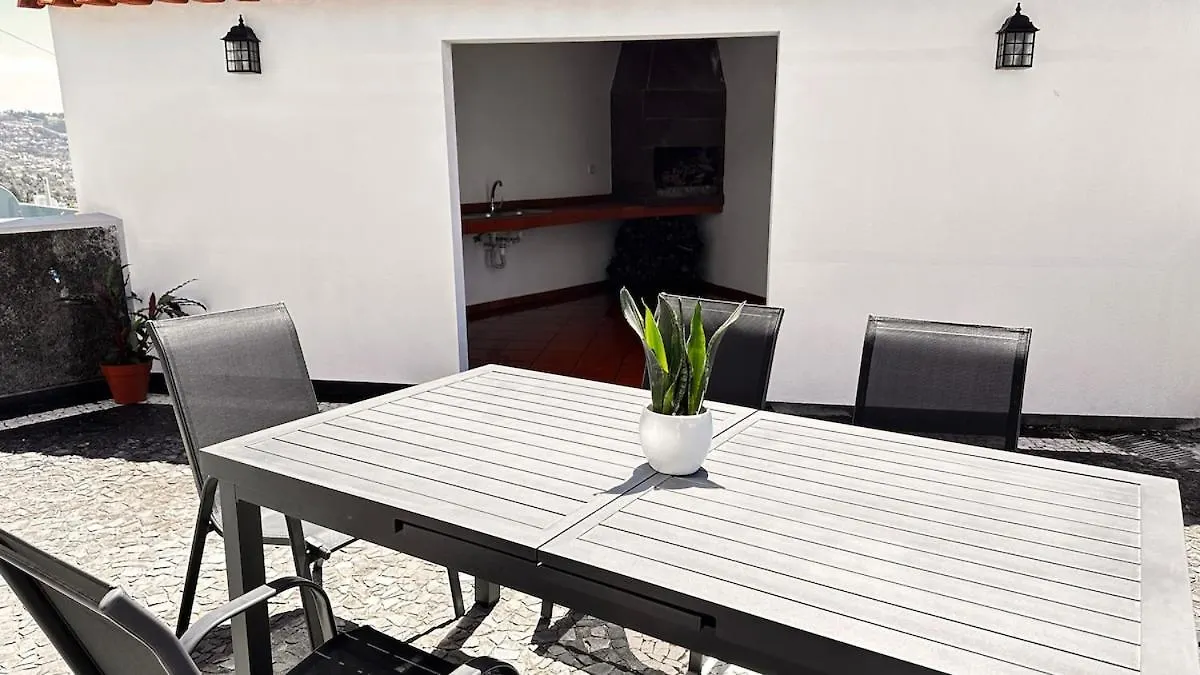 Casa Mollivia - Breath Taking Views Over Funchal Portugal