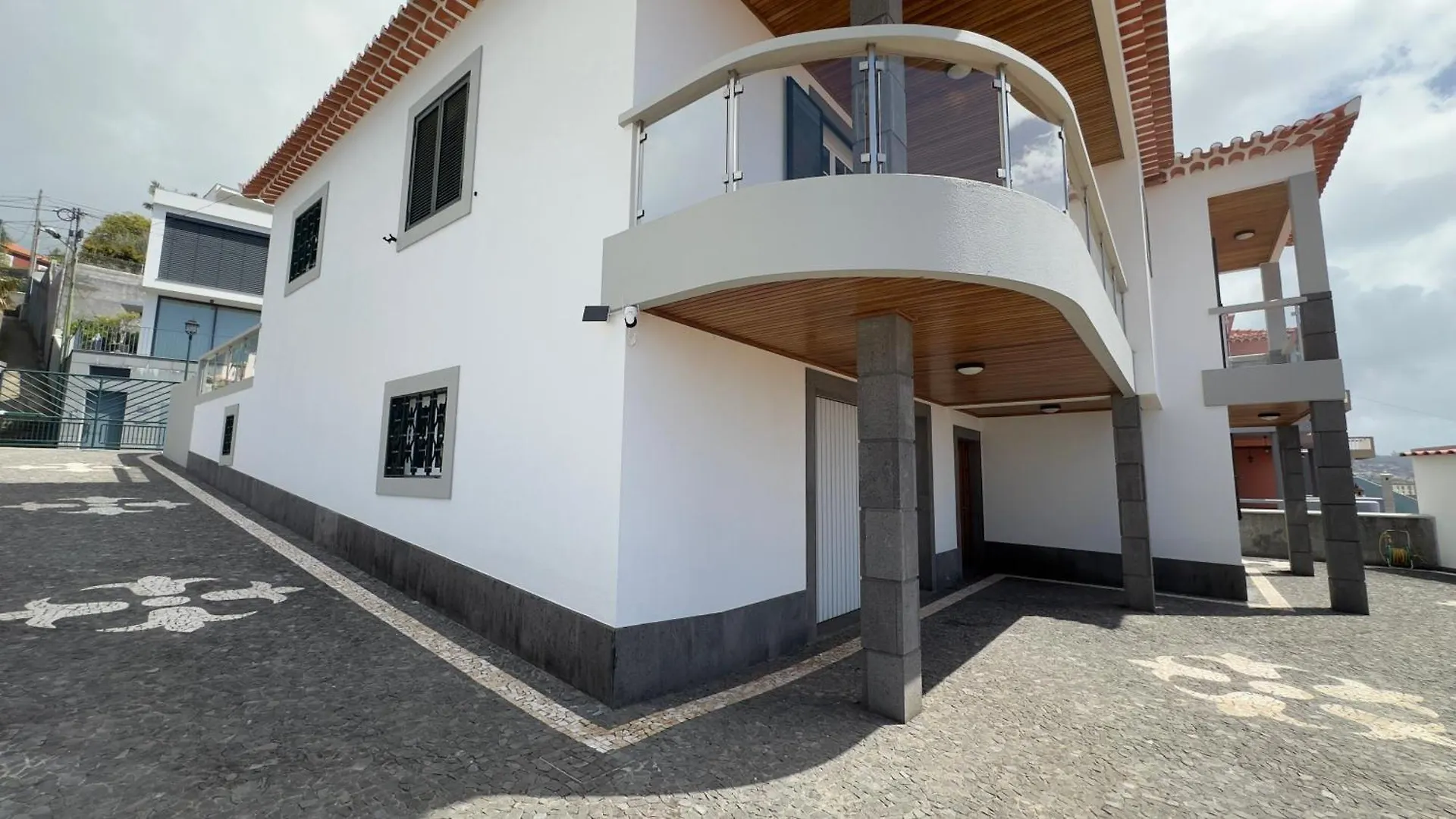 Casa Mollivia - Breath Taking Views Over Funchal Portugal
