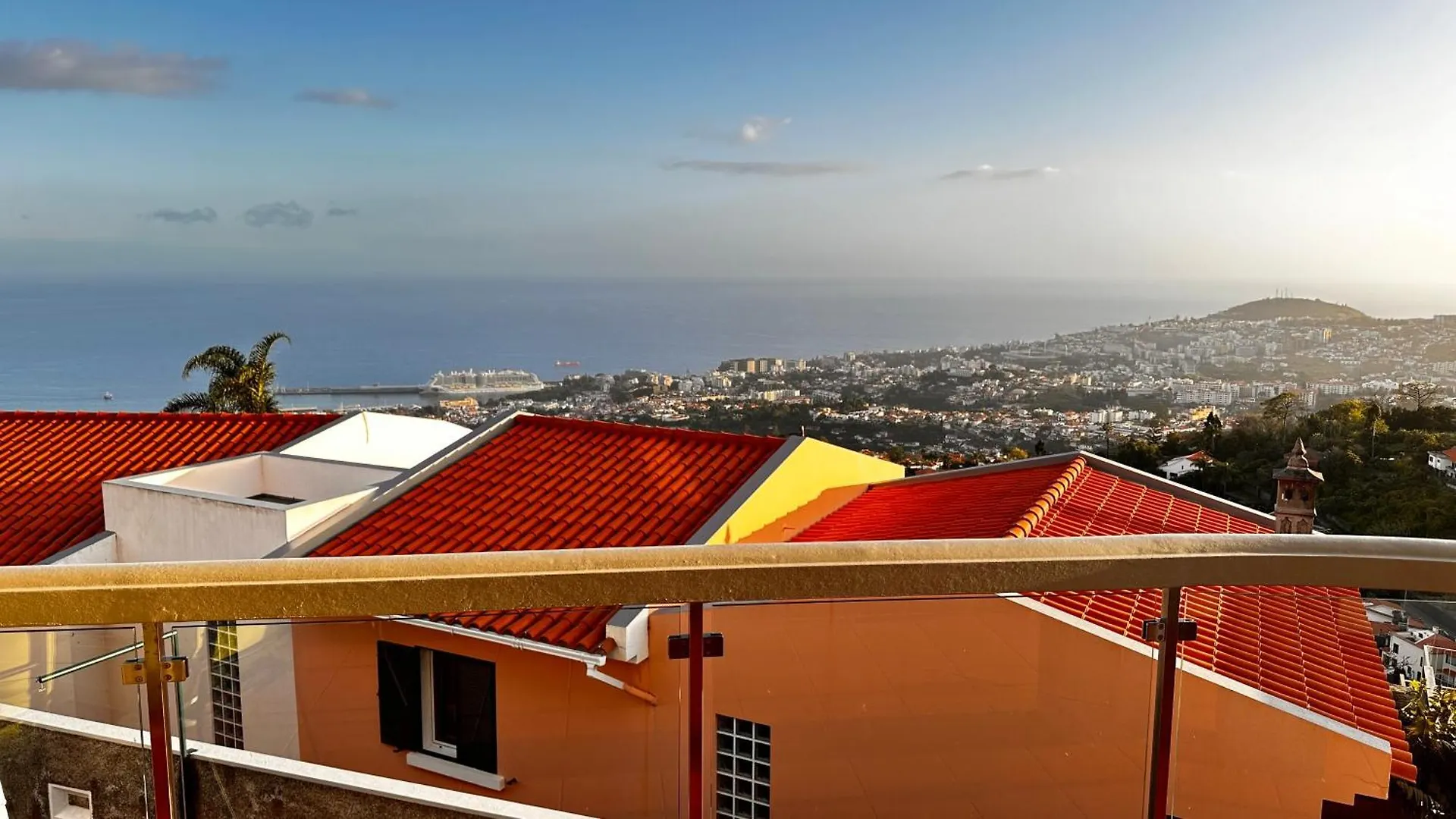 Casa Mollivia - Breath Taking Views Over Funchal Ferienhaus
