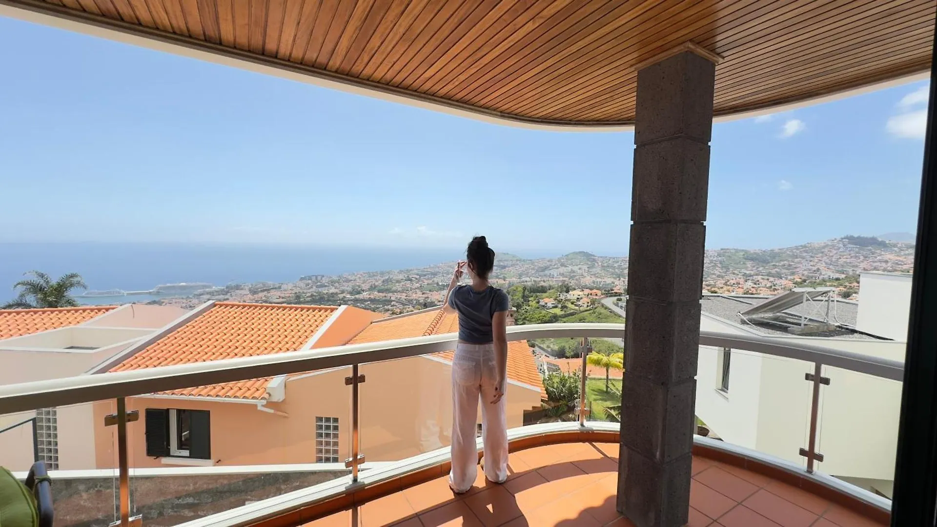 Casa Mollivia - Breath Taking Views Over Funchal Portugal